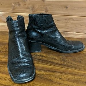 Kenneth Cole booties size 8